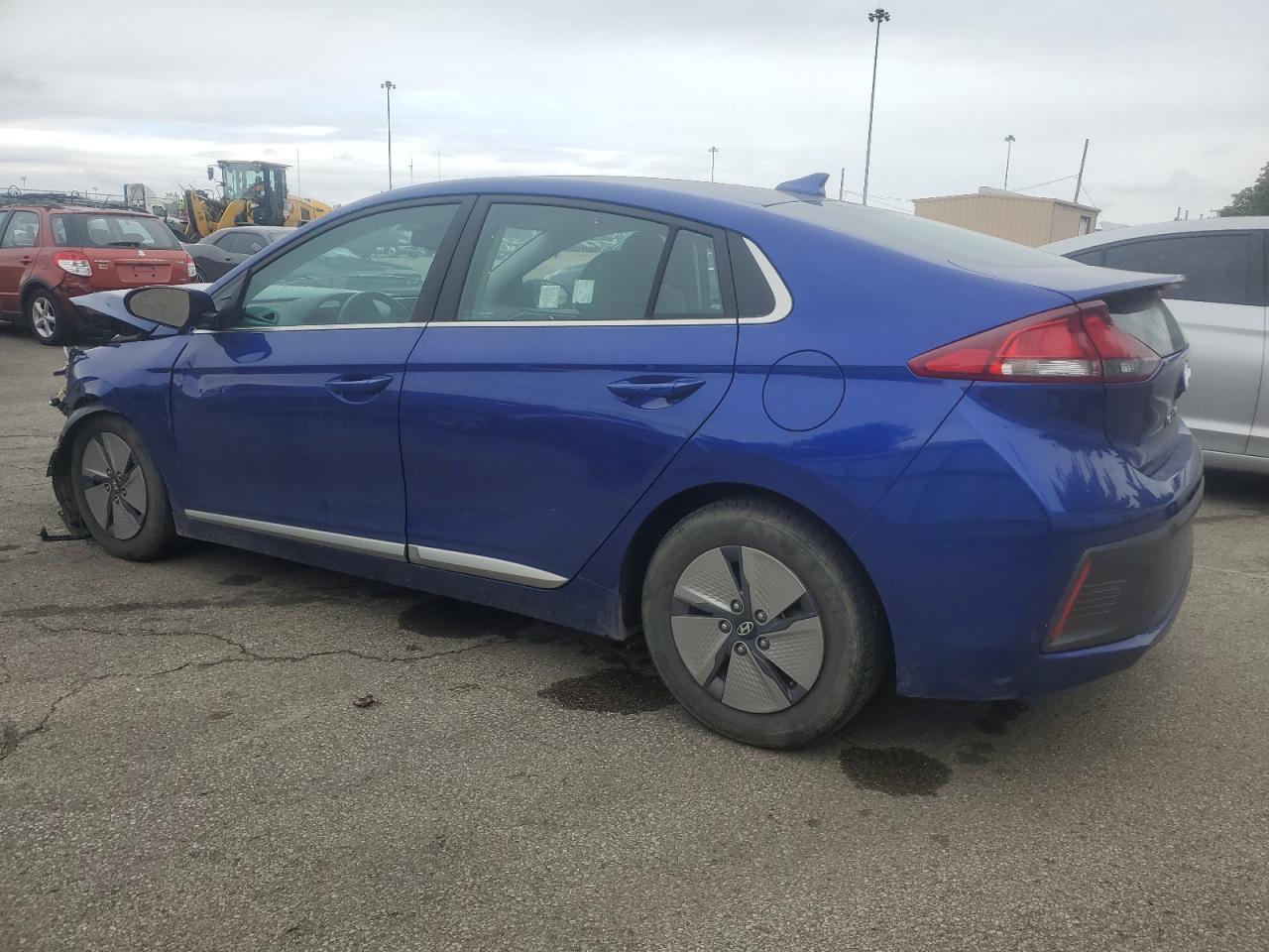 2021 Hyundai Ioniq Se - Фото 2