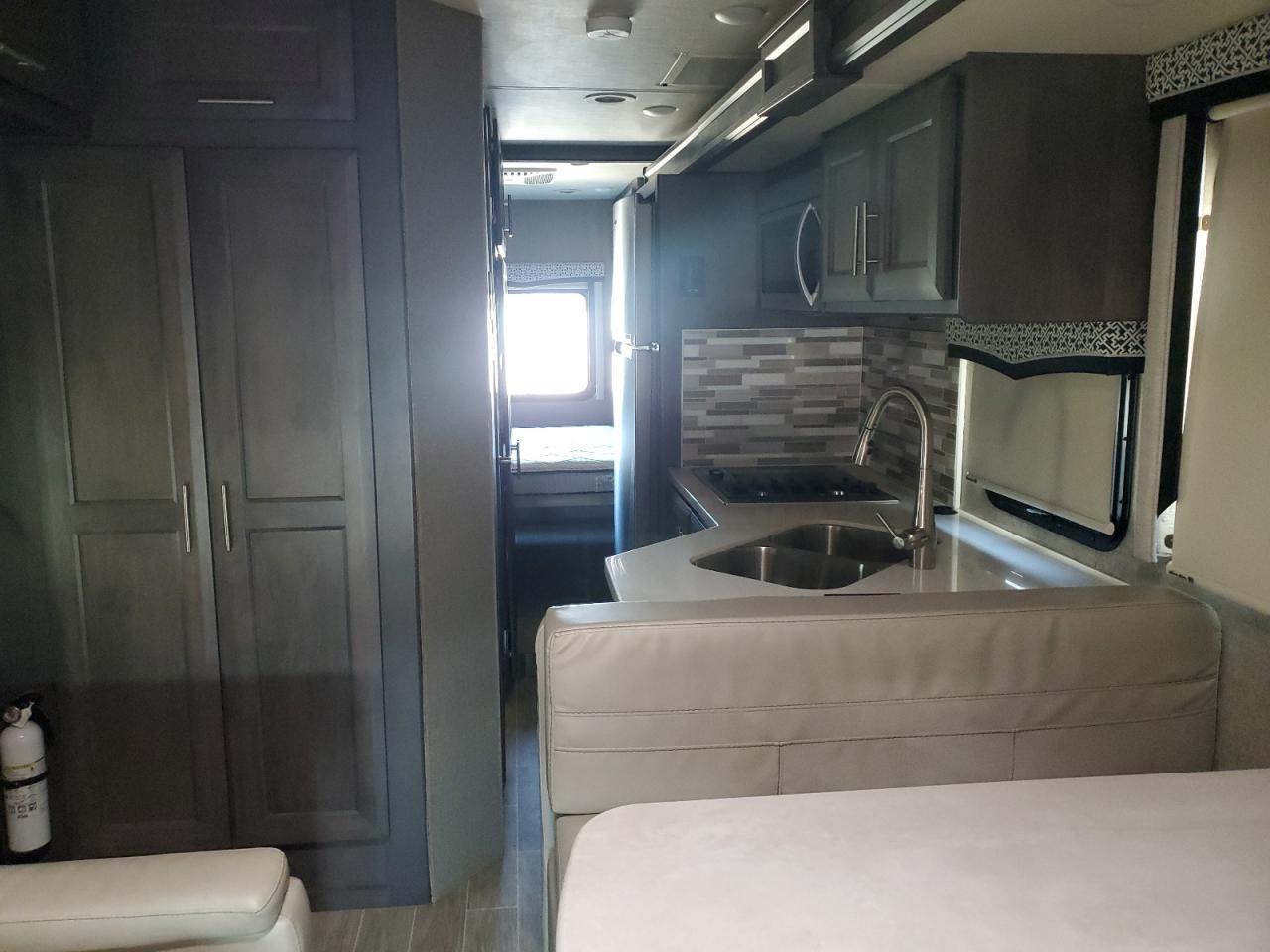 2021 Ford F550 Super Duty - Фото 6