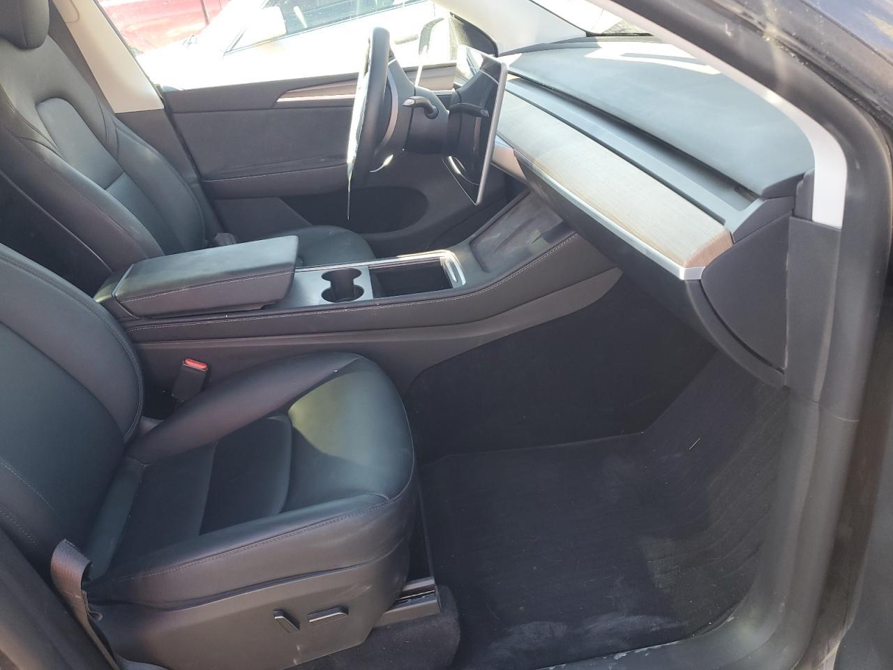 2025 Tesla Model Y - Фото 7