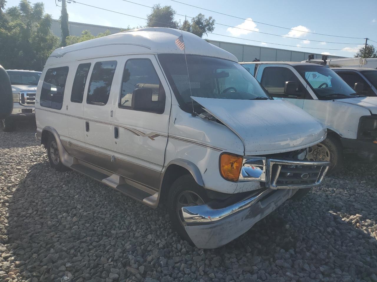 2004 Ford Econoline E150 Van - Image 4