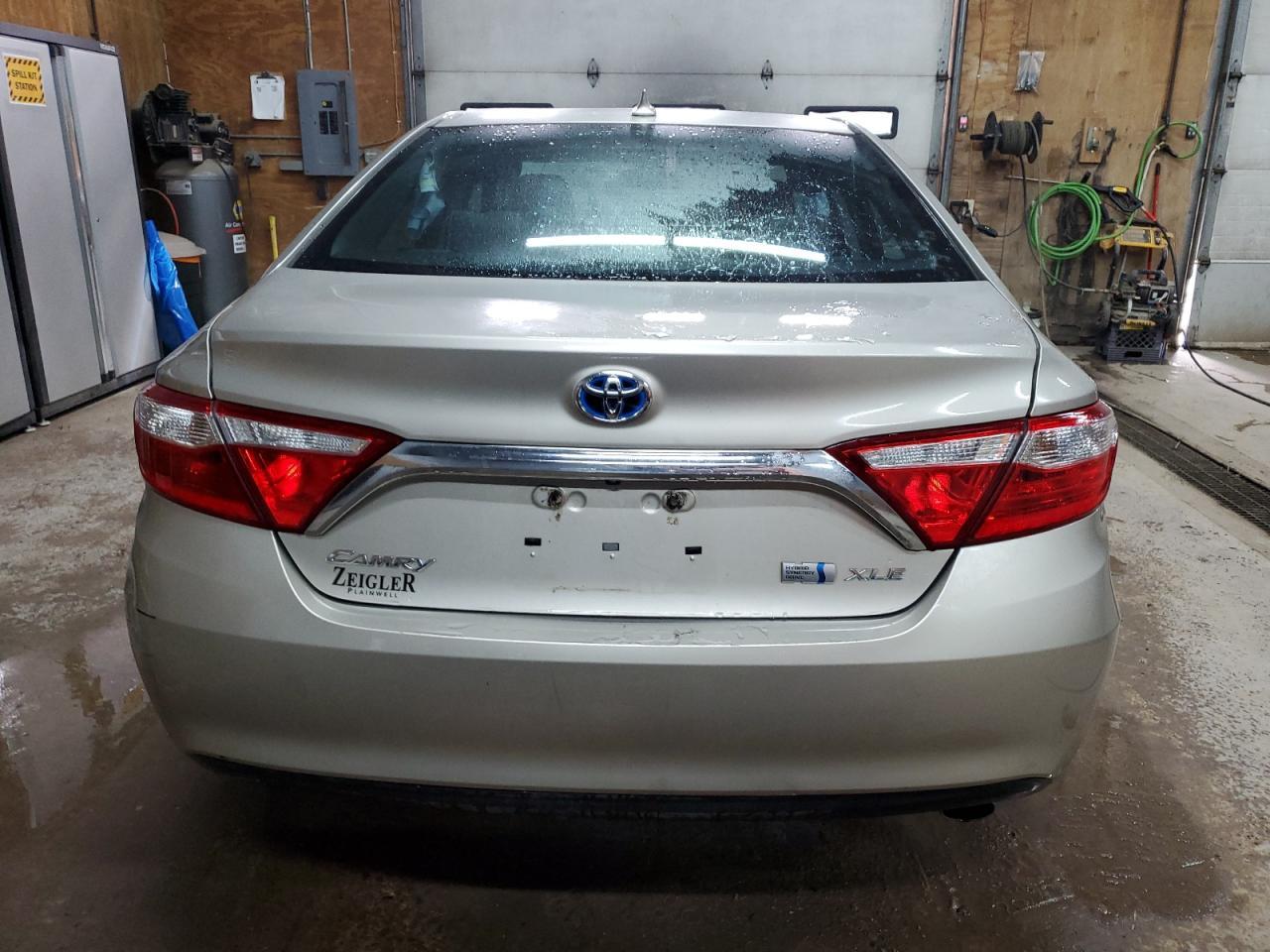 2016 Toyota Camry Hybrid - Фото 6