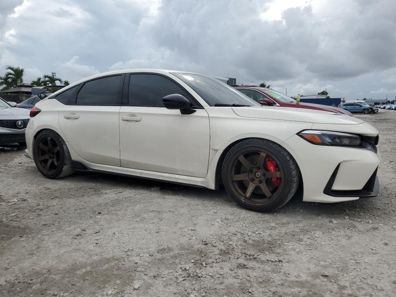 2025 Honda Civic Type - Image 4