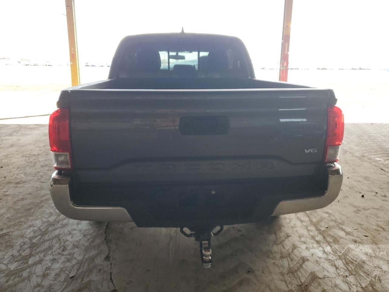 2017 Toyota Tacoma Double Cab - Фото 6