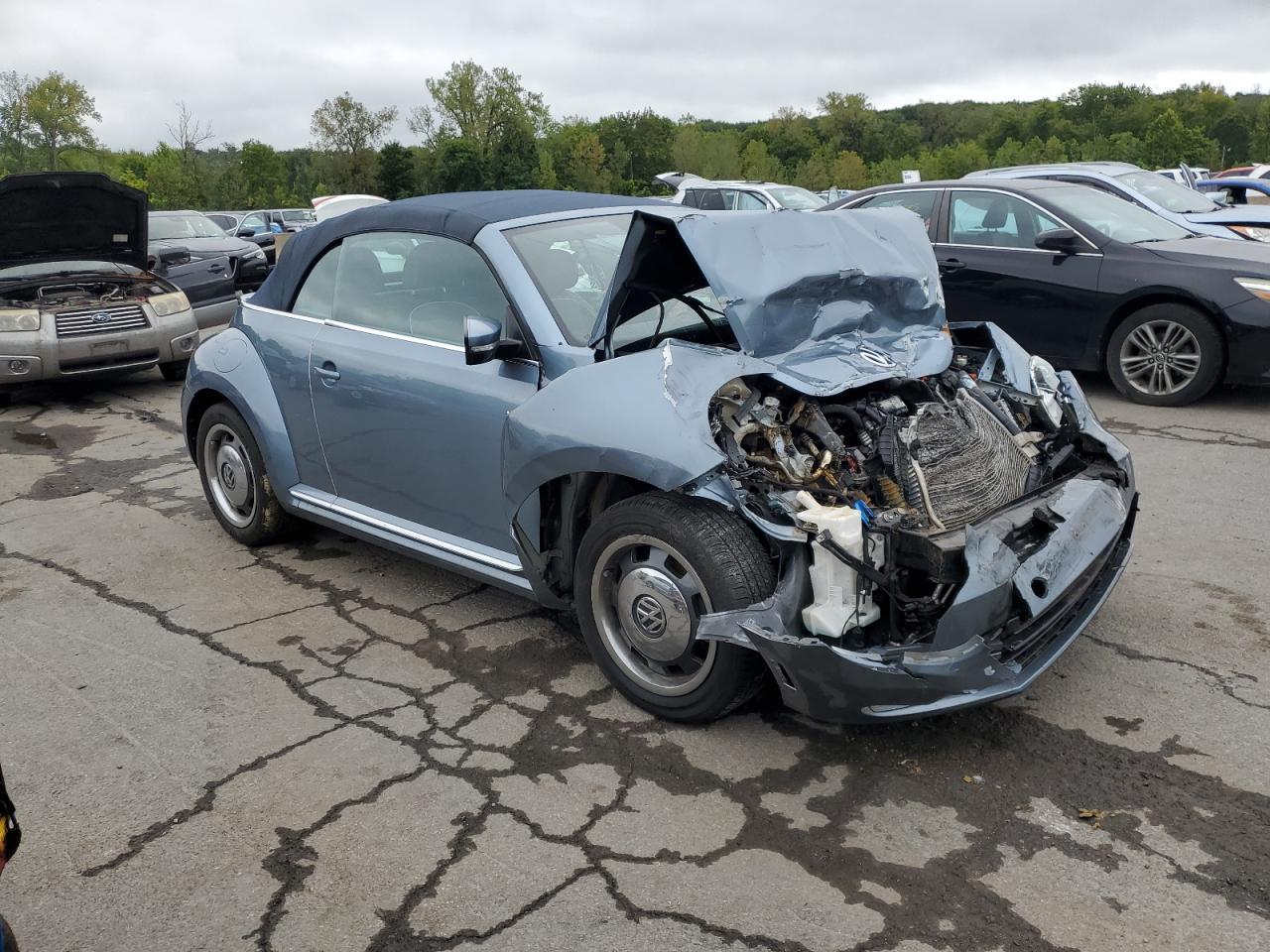 2016 Volkswagen Beetle S/Se - Image 4