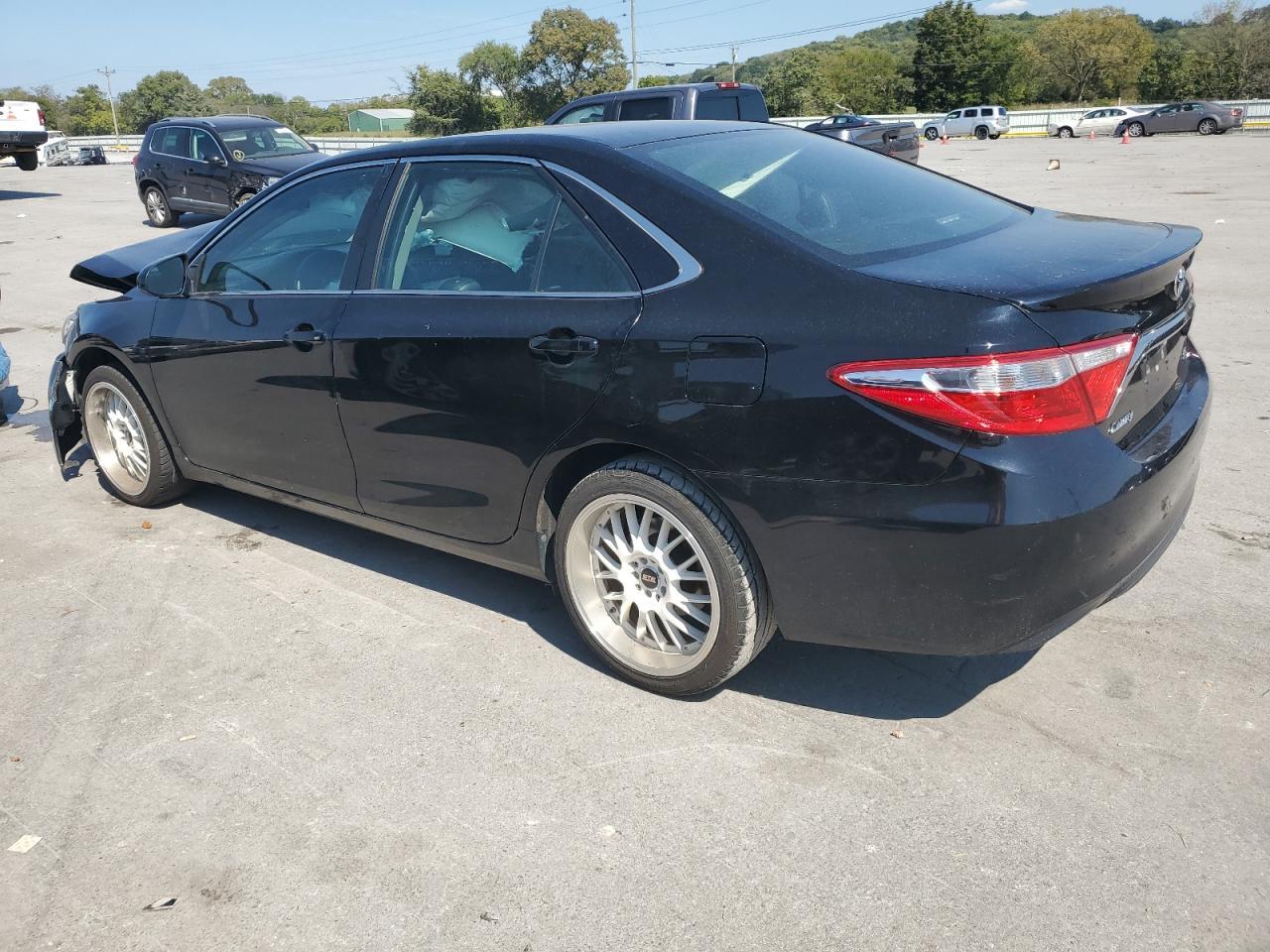 2016 Toyota Camry Le - Фото 2