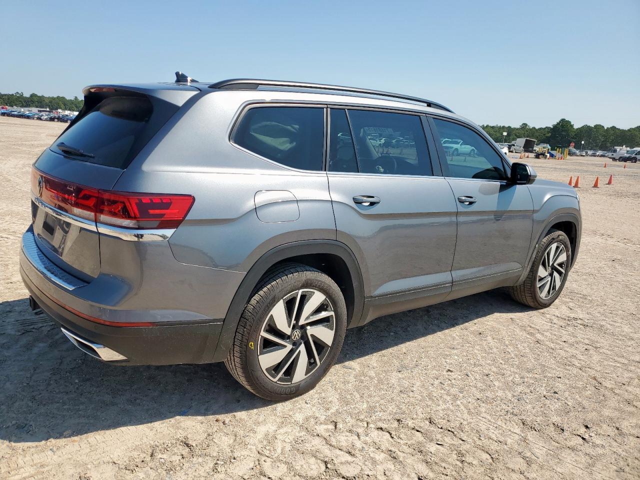 2024 Volkswagen Atlas Se - Image 3