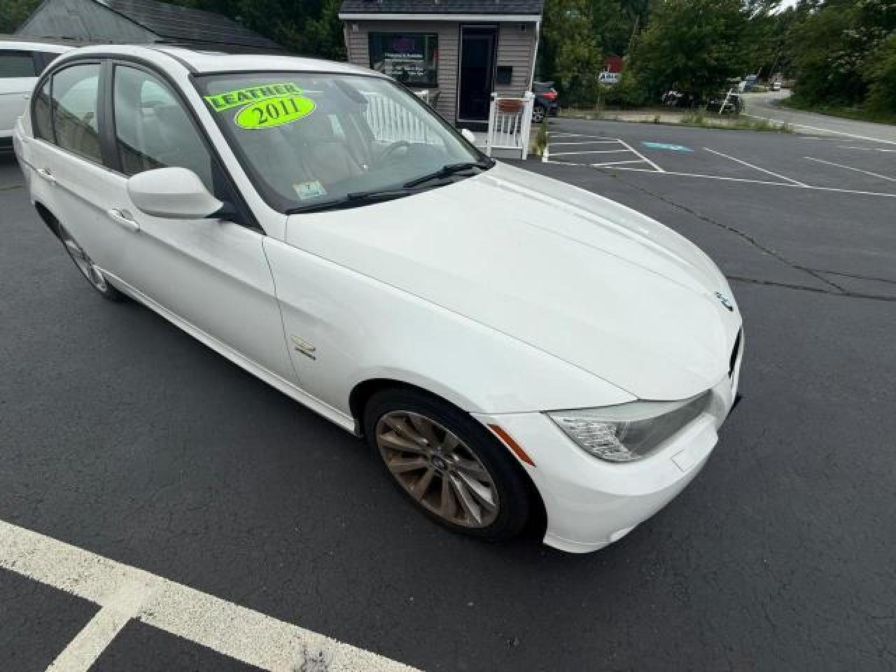 2011 BMW 328 Xi Sulev - Image 4