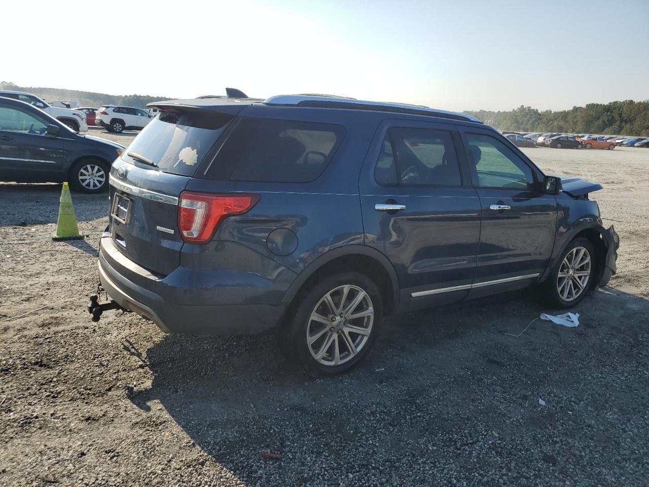 2017 Ford Explorer Limited - Image 3