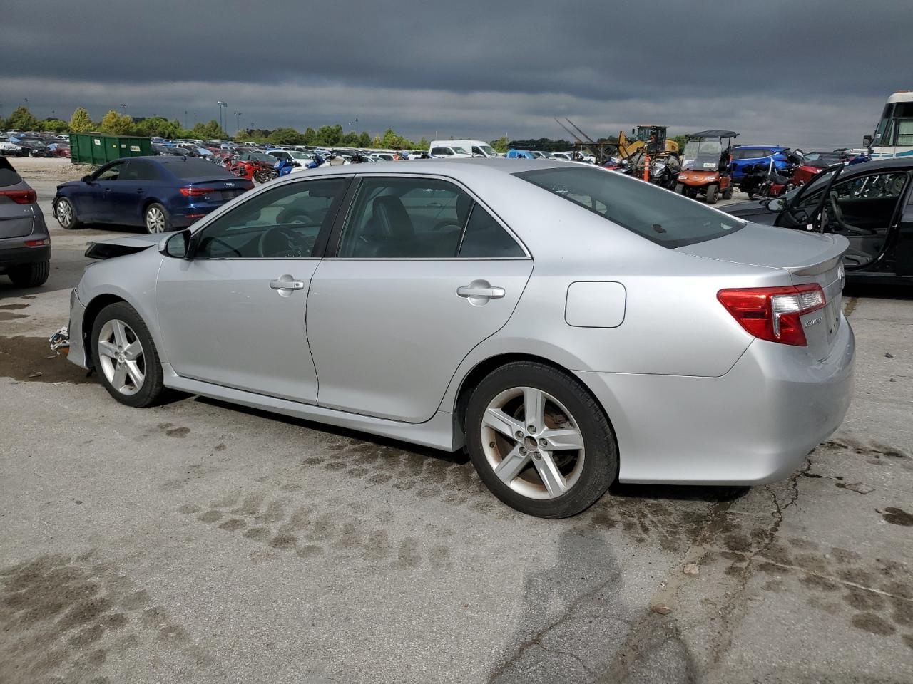 2012 Toyota Camry Base - Фото 2