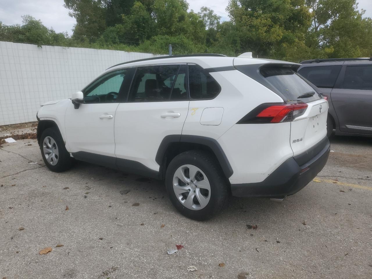 2020 Toyota Rav4 Le - Фото 2
