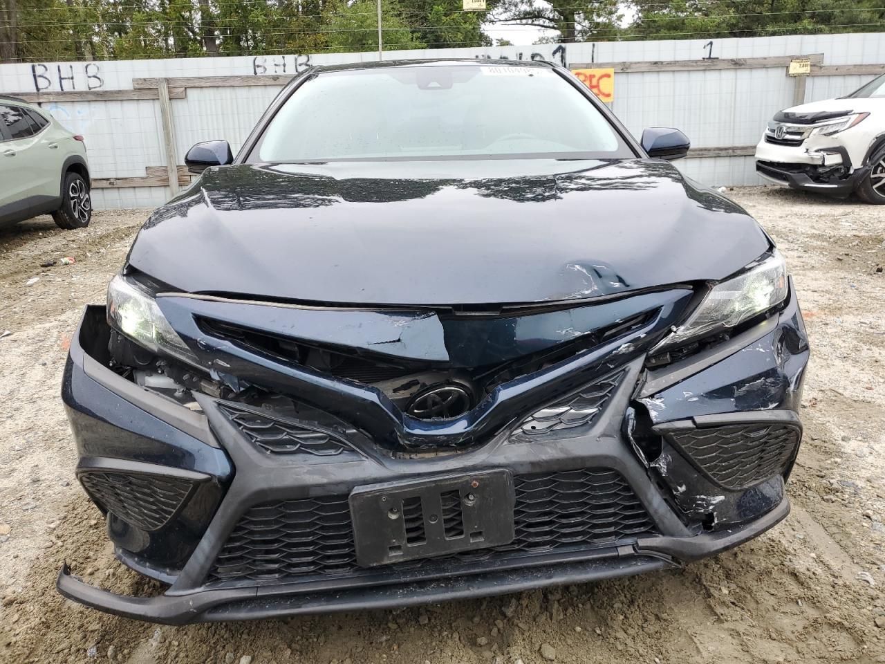 2021 Toyota Camry Se - Image 5