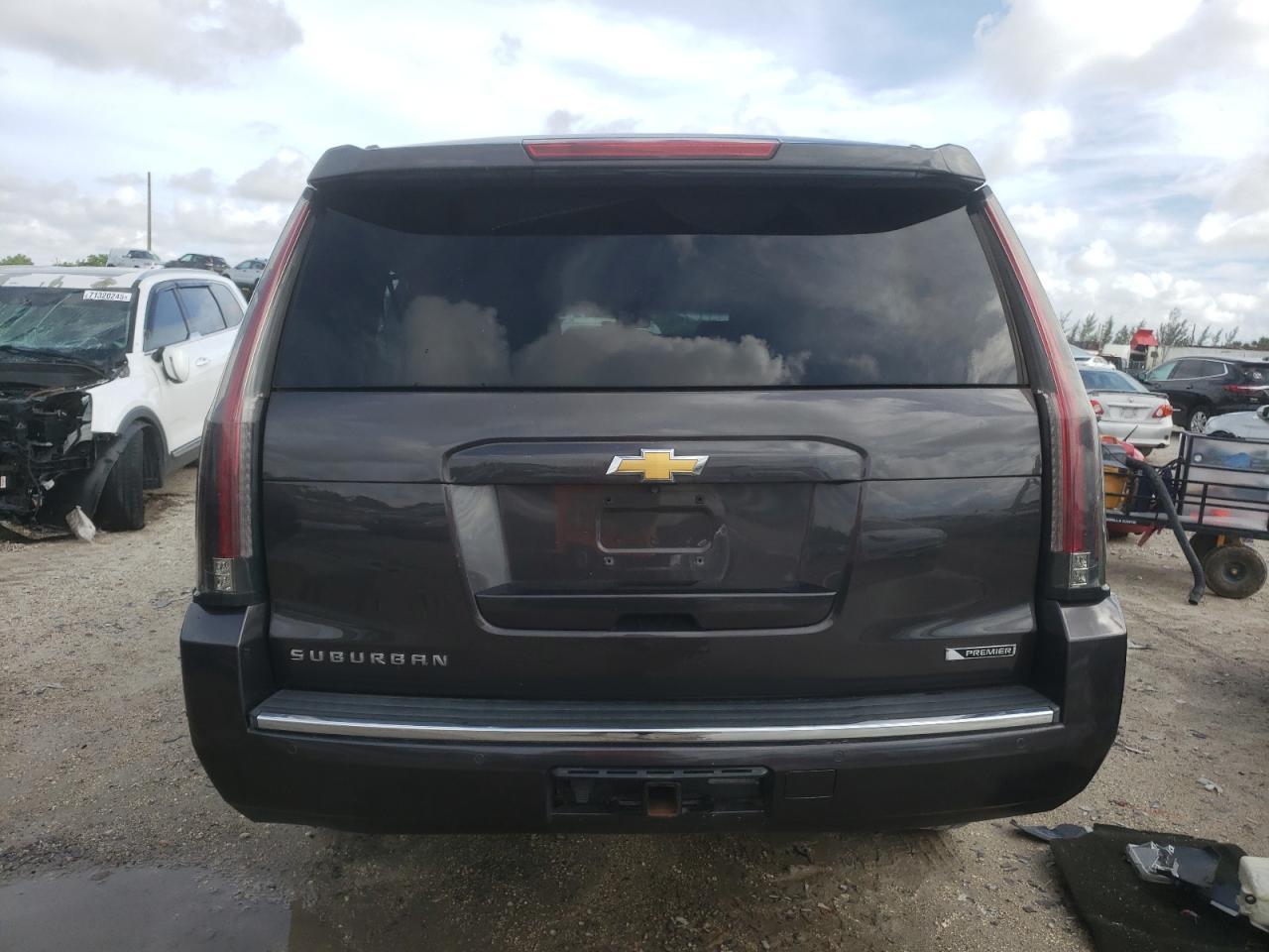2017 Chevrolet Suburban C1500 Premier - Фото 6