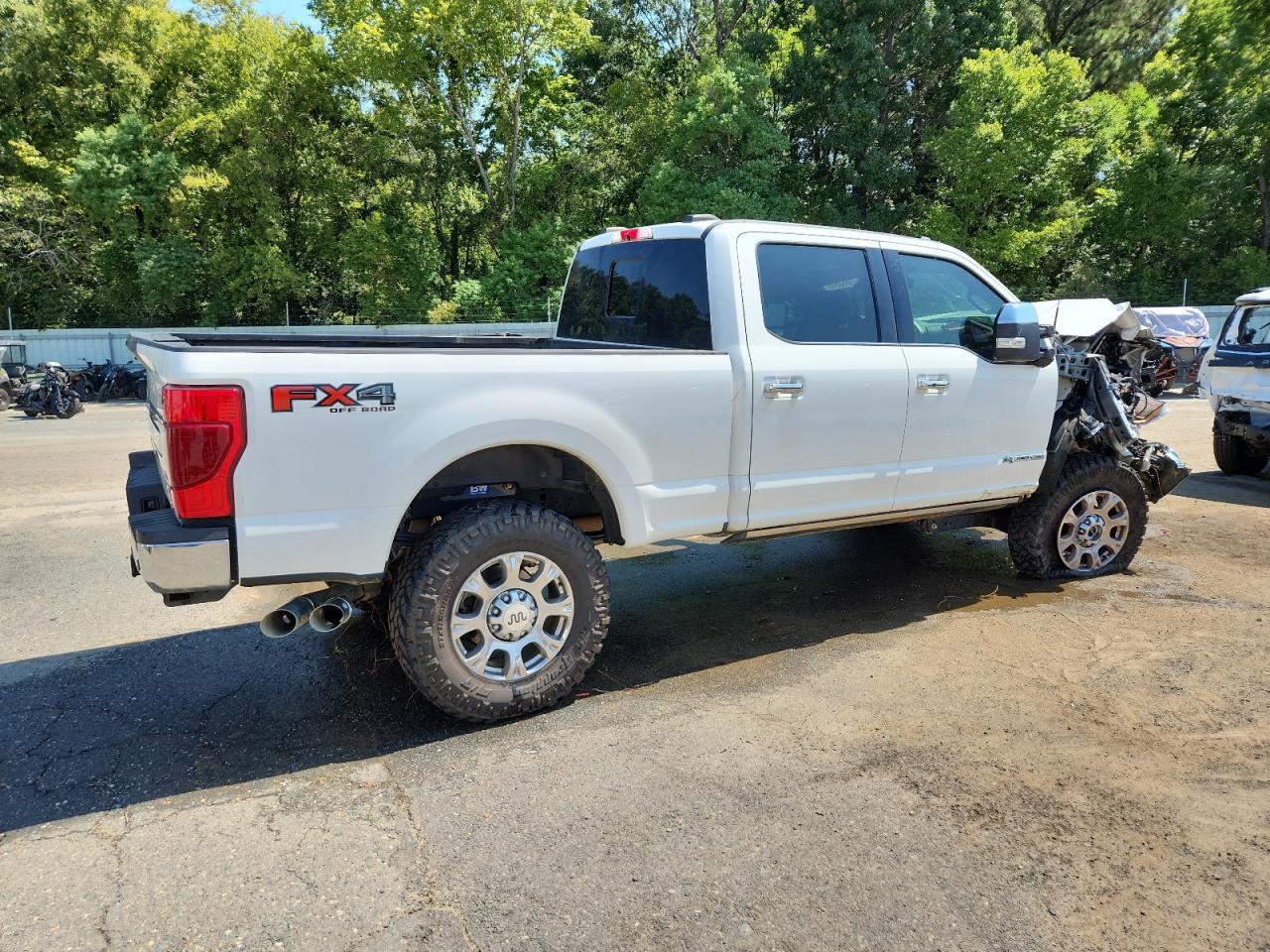 2022 Ford F250 Super Duty - Image 3