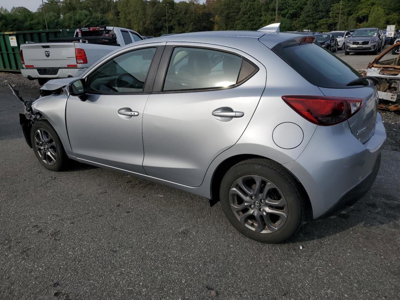 2020 Toyota Yaris Le - Фото 2