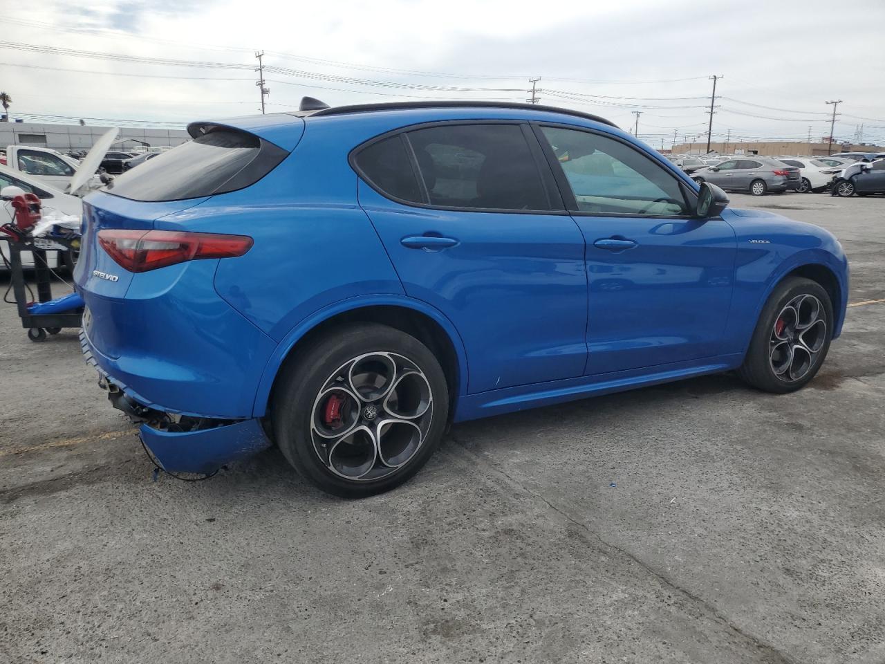 2023 Alfa Romeo Stelvio Ti - Фото 3