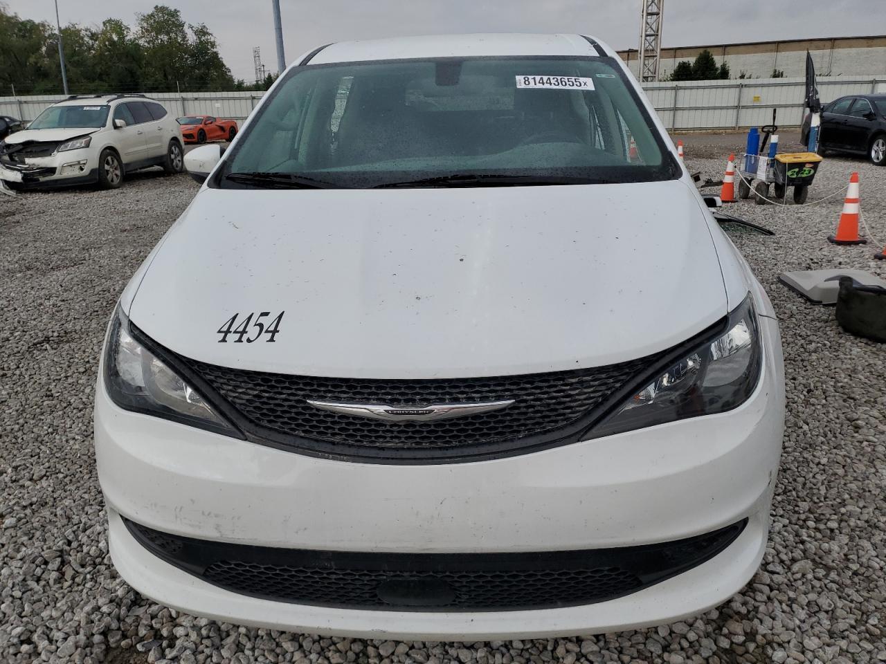 2022 Chrysler Voyager Lx - Фото 5