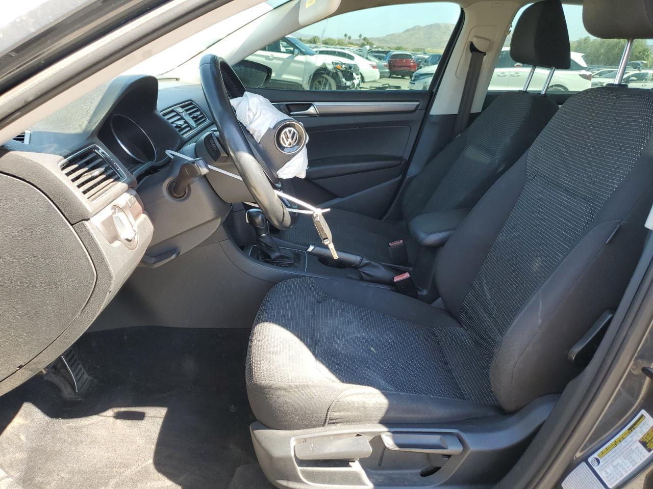 2016 Volkswagen Passat S - Image 7