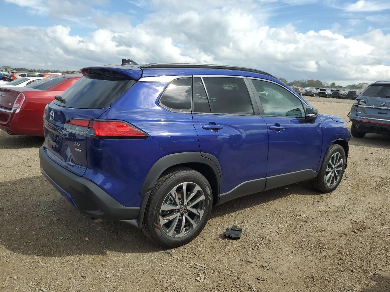 2025 Toyota Corolla Cross Xle - Image 3