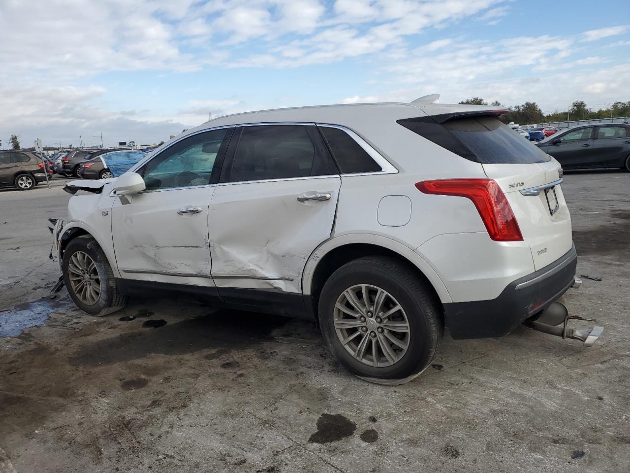 2018 Cadillac Xt5 Luxury - Image 2