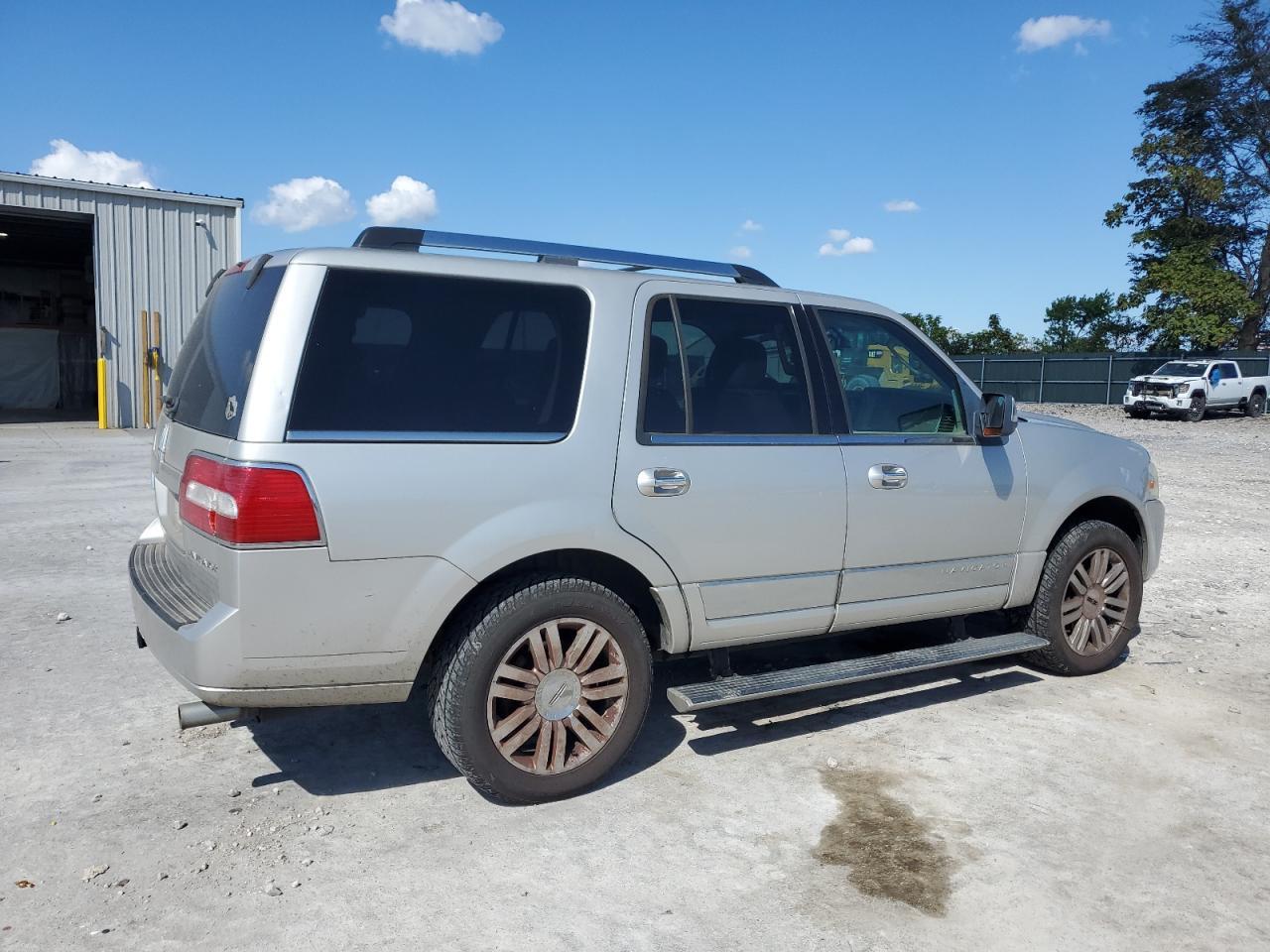 2007 Lincoln Navigator - Image 3
