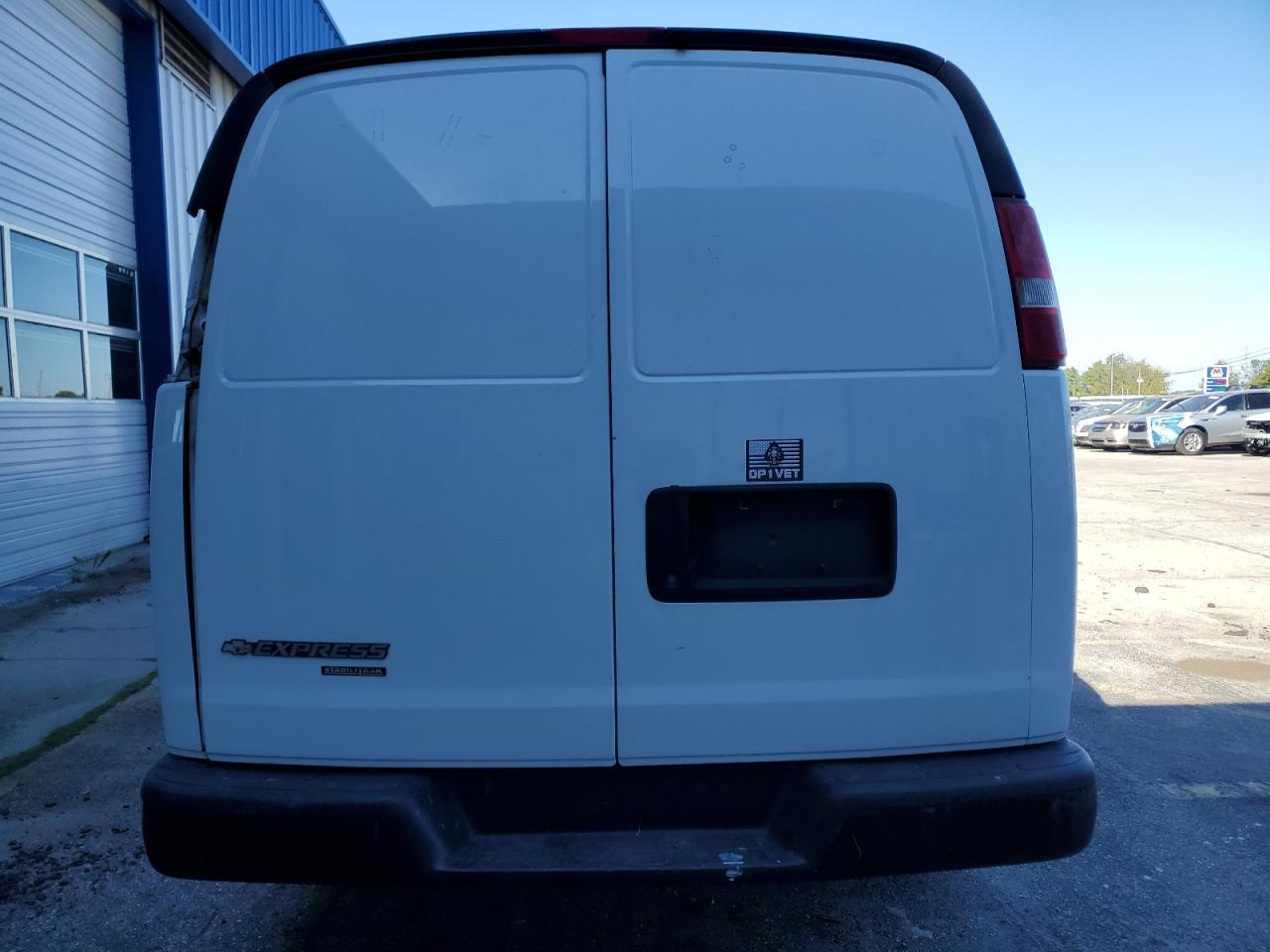 2016 Chevrolet Express G3500 - Image 6