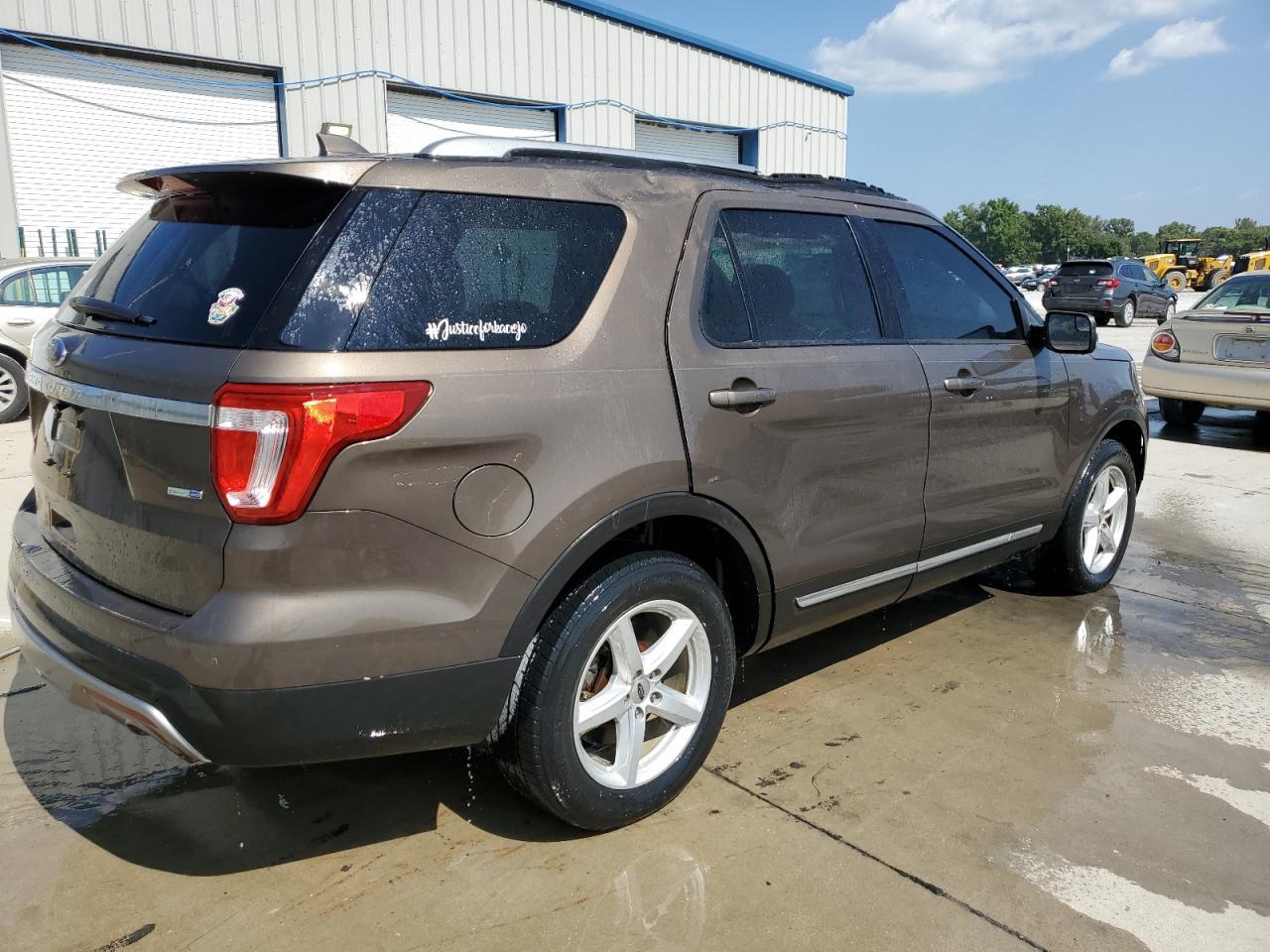 2016 Ford Explorer Xlt - Image 3