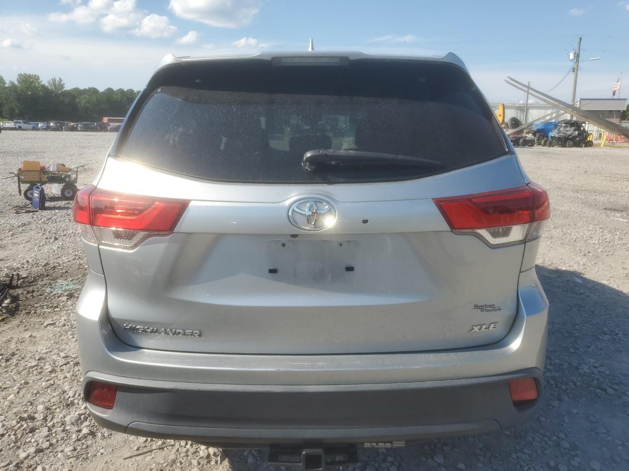2019 Toyota Highlander Se - Фото 6