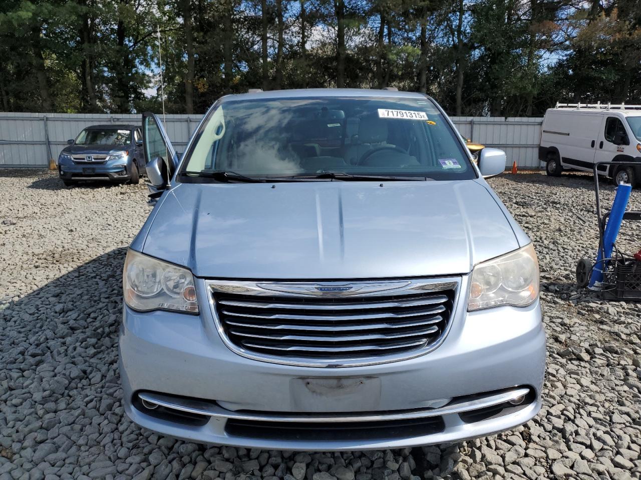2013 Chrysler Town & Country Touring - Фото 5