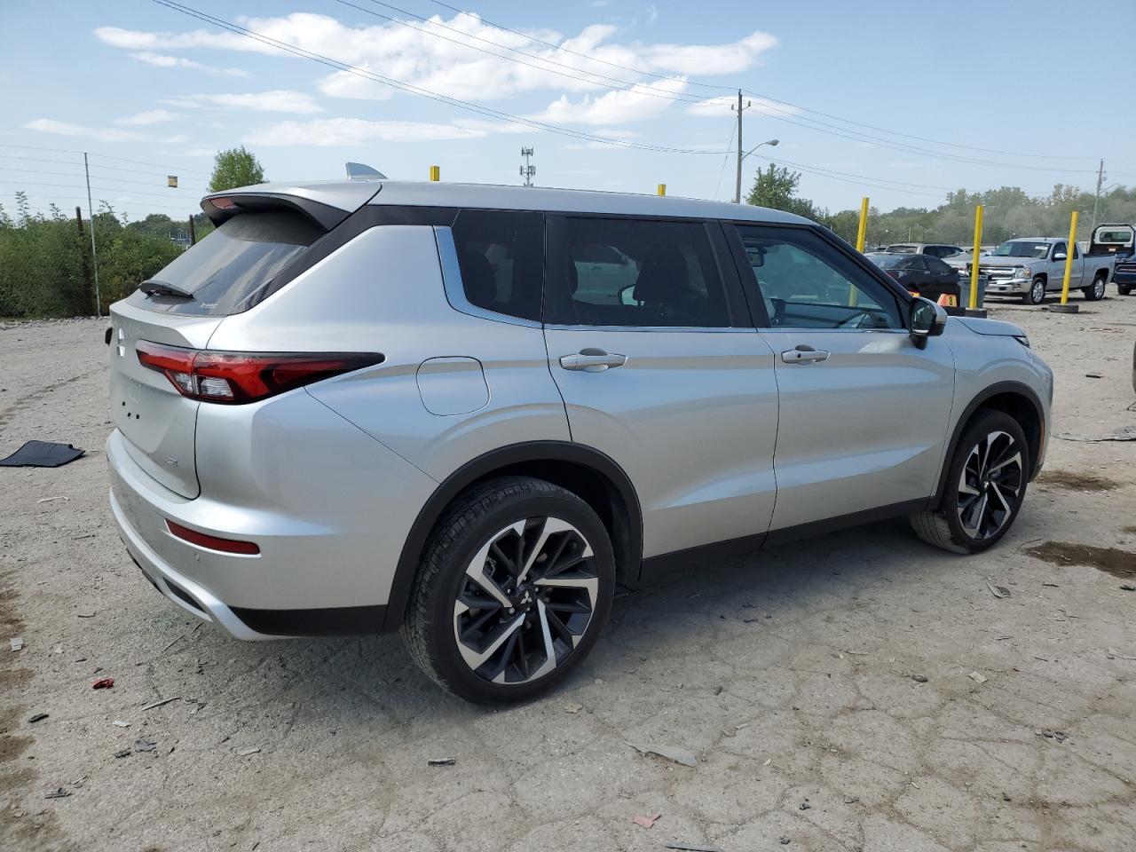 2024 Mitsubishi Outlander Se - Image 3
