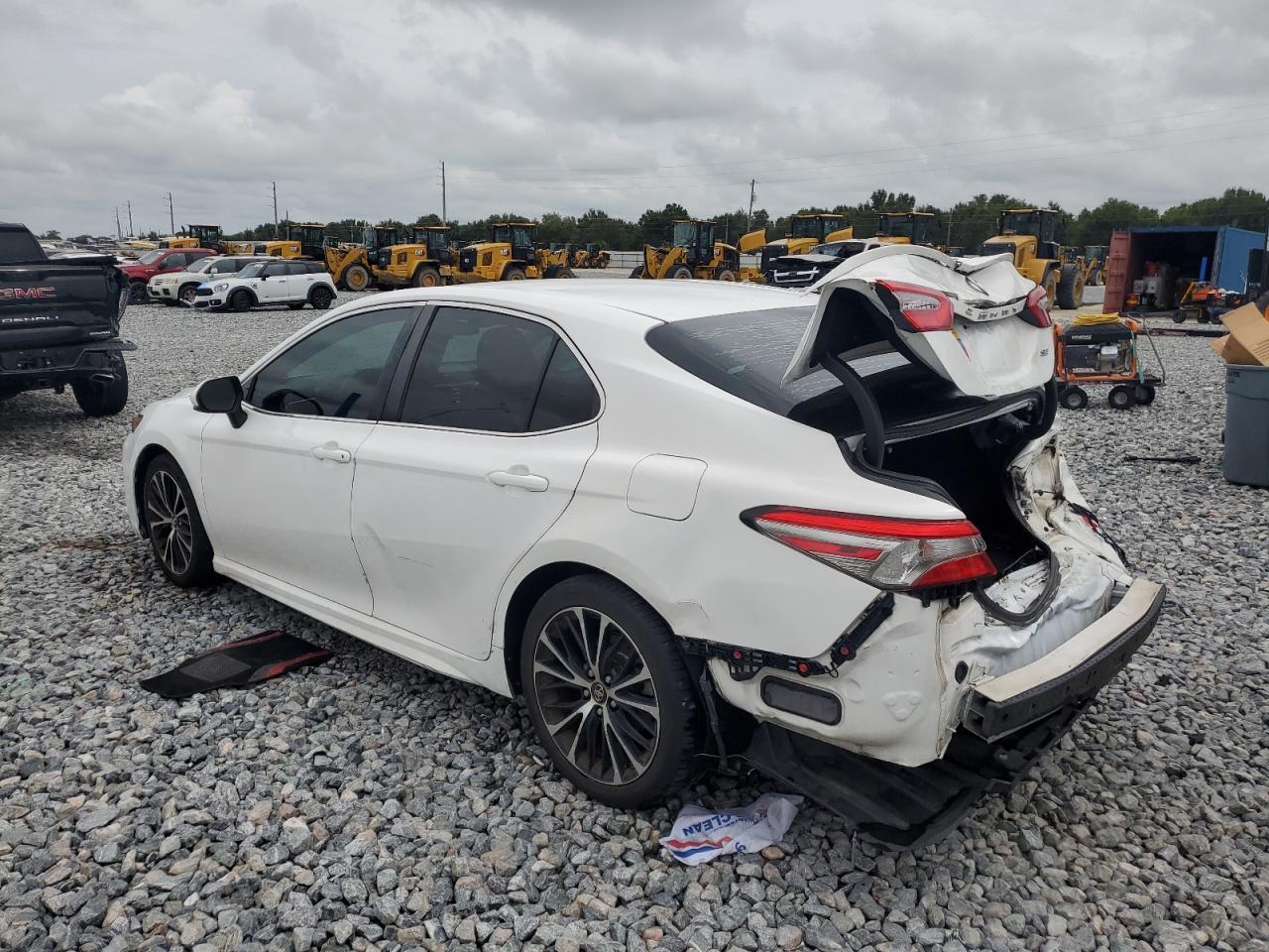 2018 Toyota Camry Se - Image 2