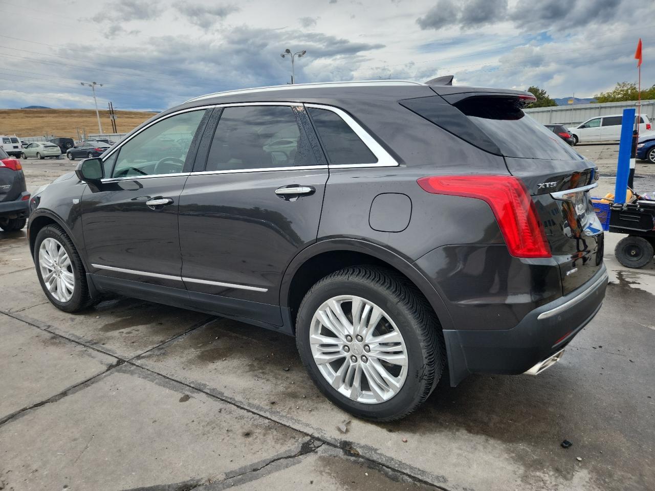 2017 Cadillac Xt5 Premium Luxury - Image 2