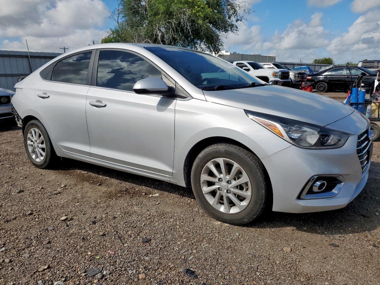 2022 Hyundai Accent Se - Фото 4