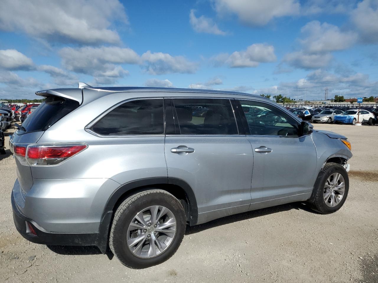 2015 Toyota Highlander Xle - Фото 3