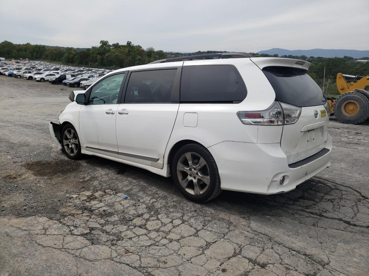 2013 Toyota Sienna Sport - Фото 2
