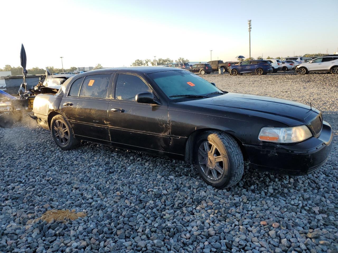 2010 Lincoln Town Car Executive L - Фото 4