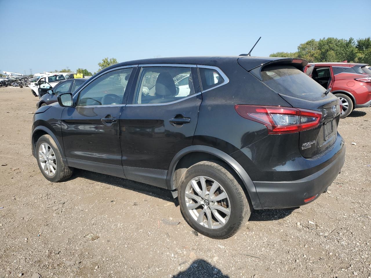 2021 Nissan Rogue Sport S - Фото 2