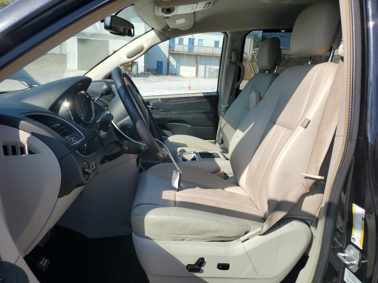 2015 Chrysler Town & Country Touring - Фото 7