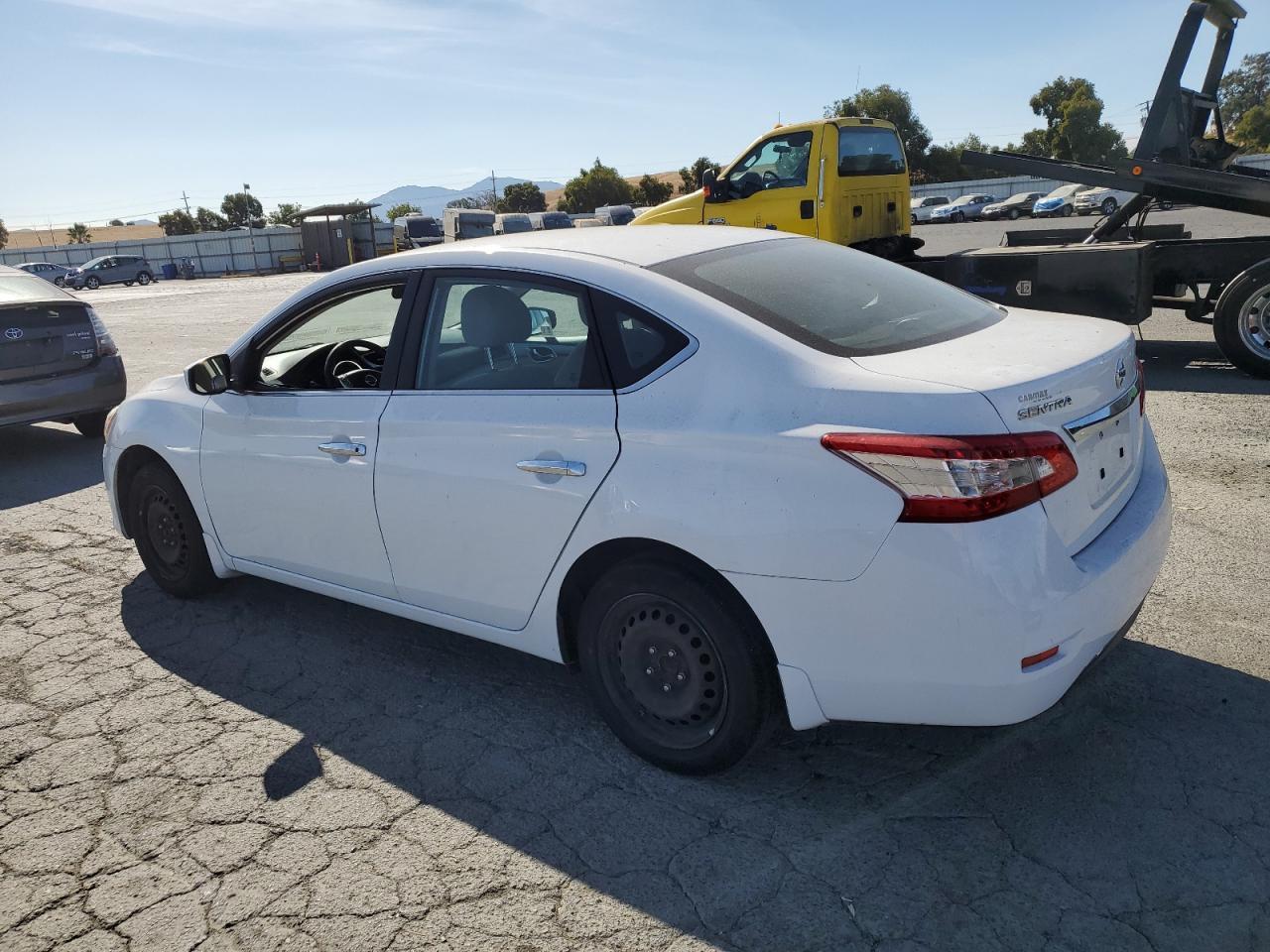 2015 Nissan Sentra S - Фото 2