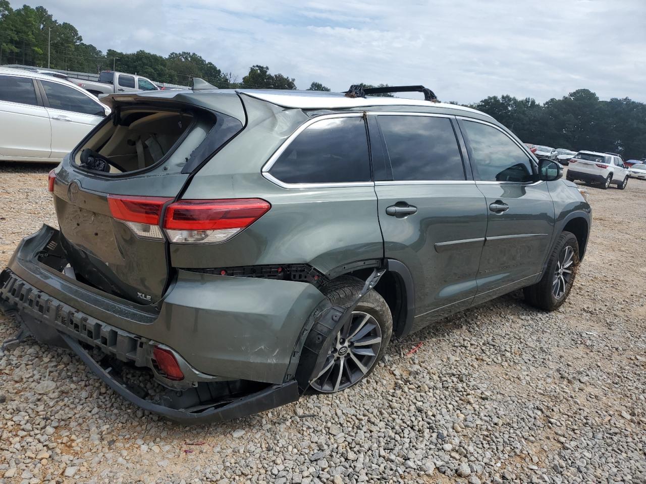 2017 Toyota Highlander Se - Фото 3