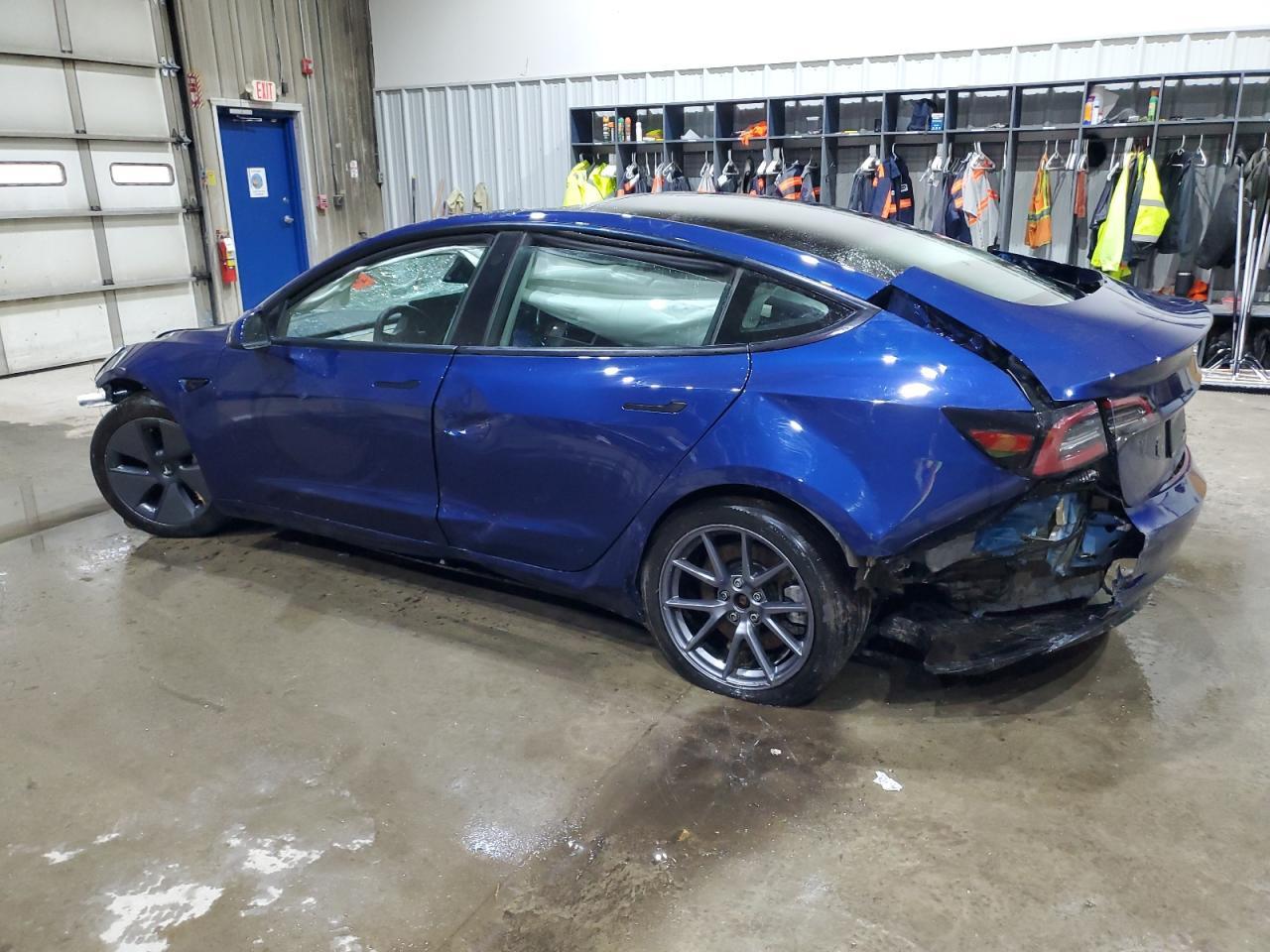 2023 Tesla Model 3 - Фото 2