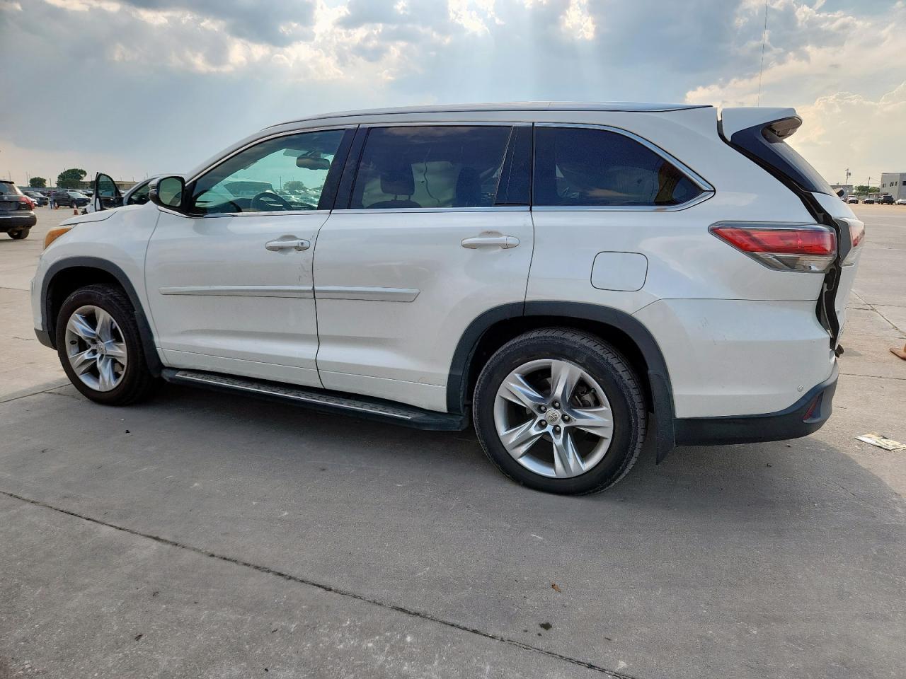 2014 Toyota Highlander Limited - Image 2