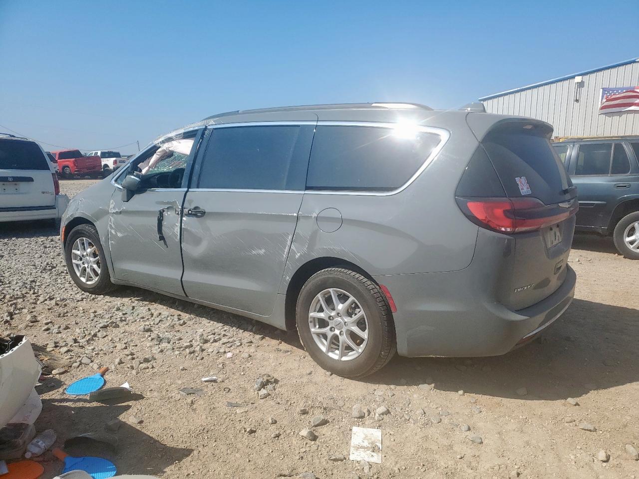 2022 Chrysler Pacifica Touring L - Фото 2