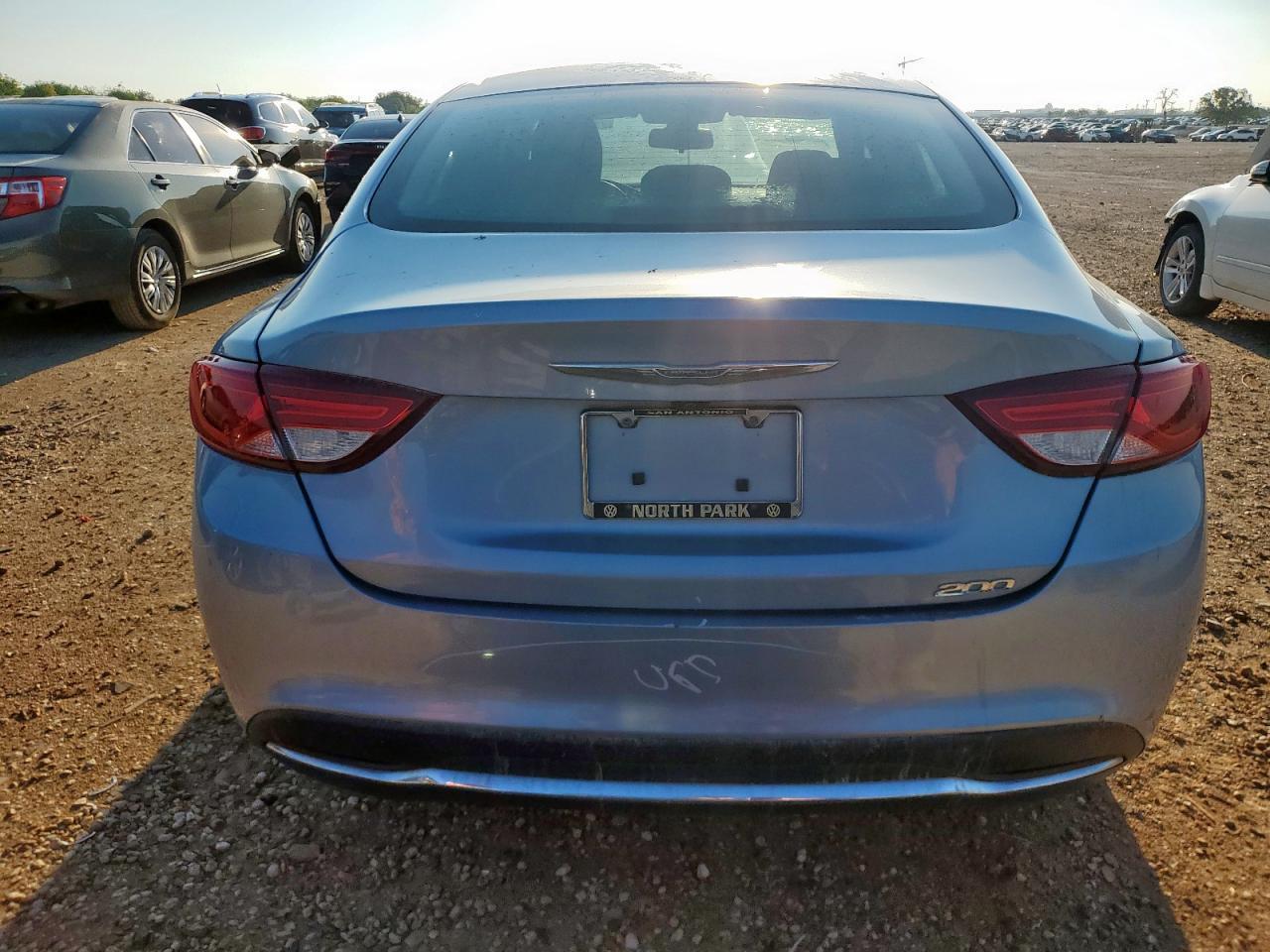 2015 Chrysler 200 Limited - Фото 6