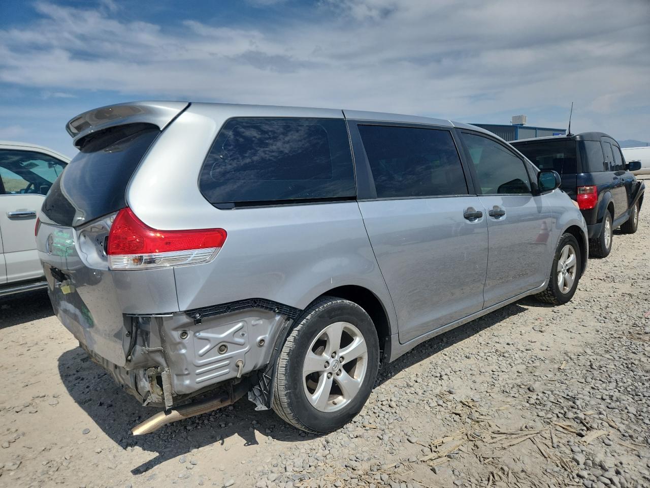 2014 Toyota Sienna - Image 3
