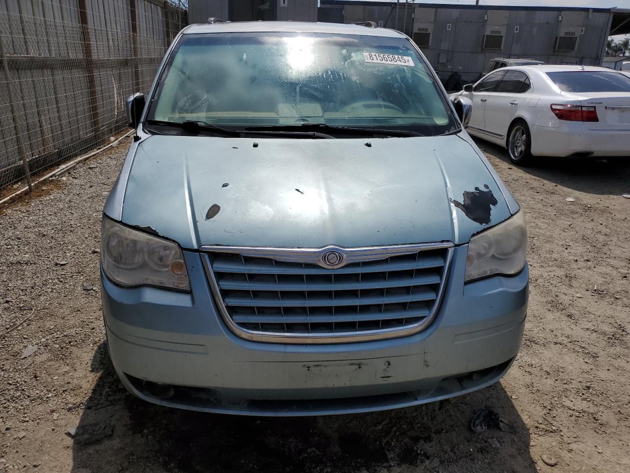 2008 Chrysler Town & Country Limited - Image 5