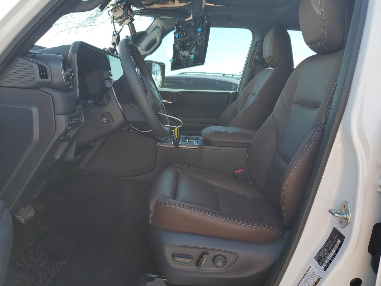 2025 Toyota Land Cruiser Base - Фото 7