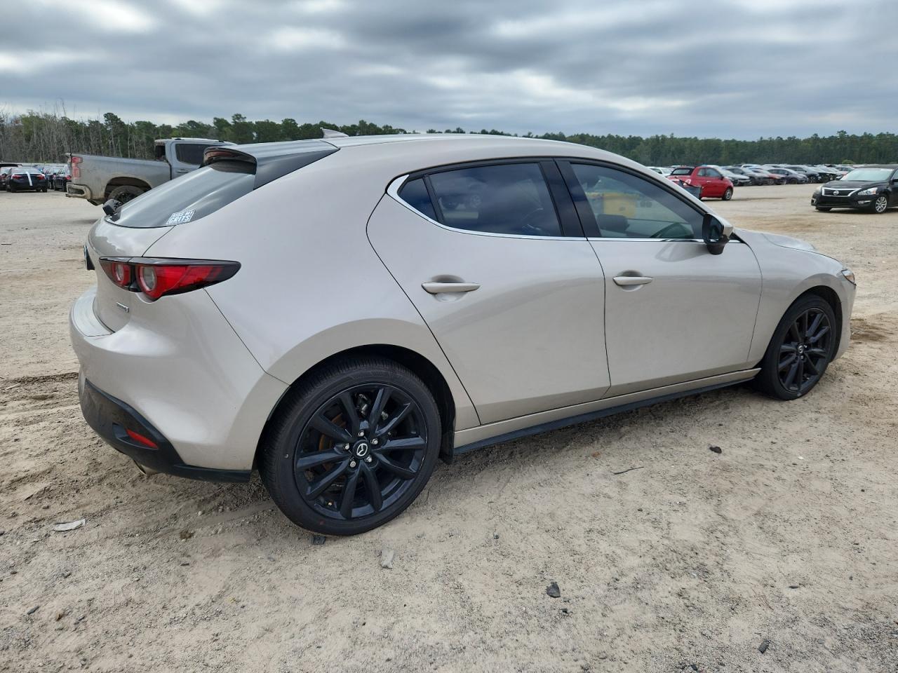 2022 Mazda 3 Premium - Фото 3