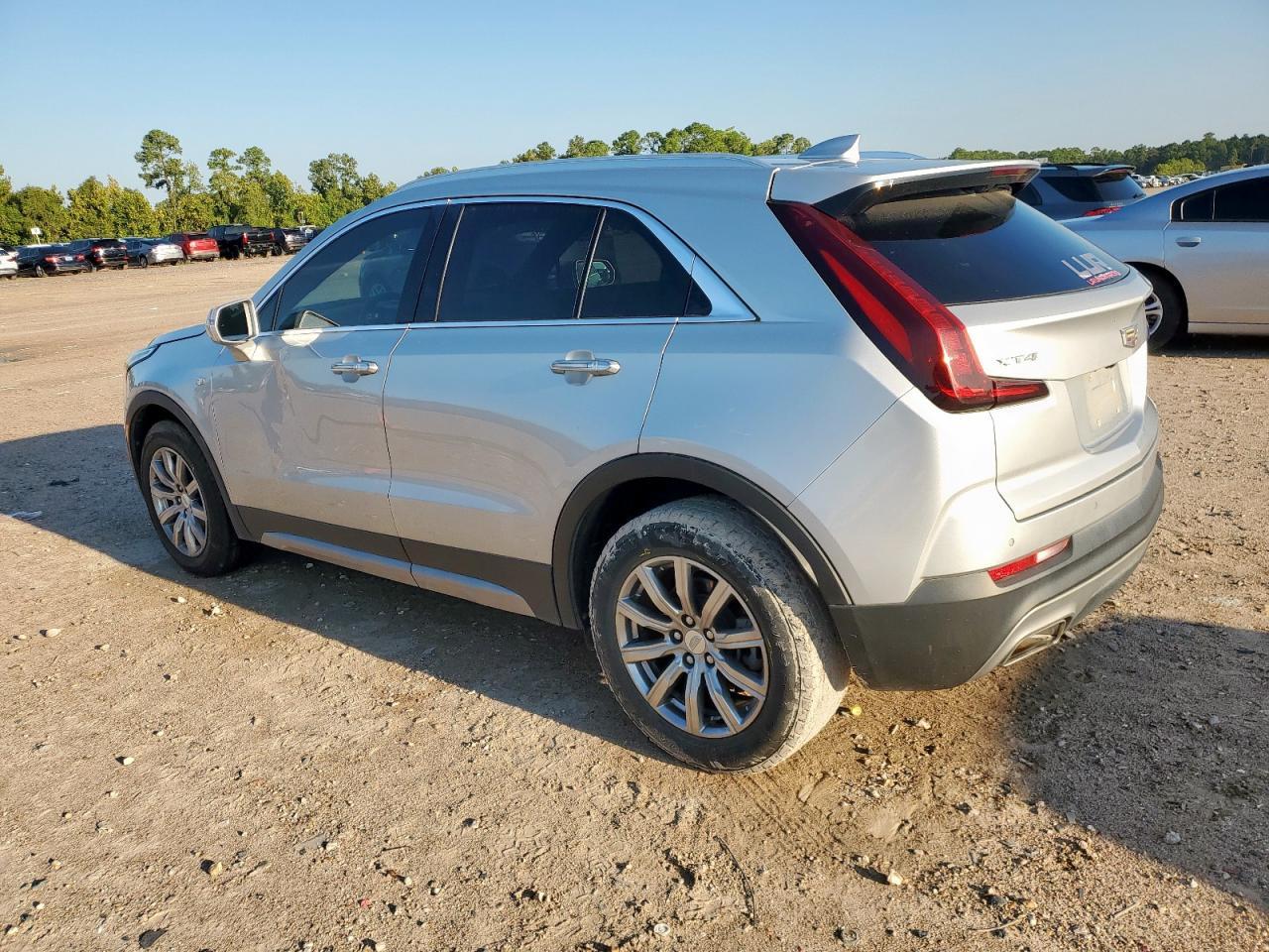 2021 Cadillac Xt4 Premium Luxury - Image 2
