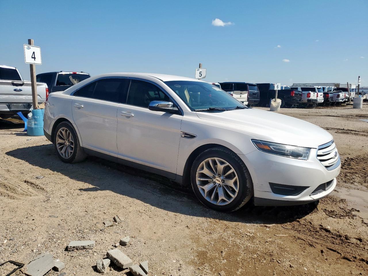 2017 Ford Taurus Limited - Image 4