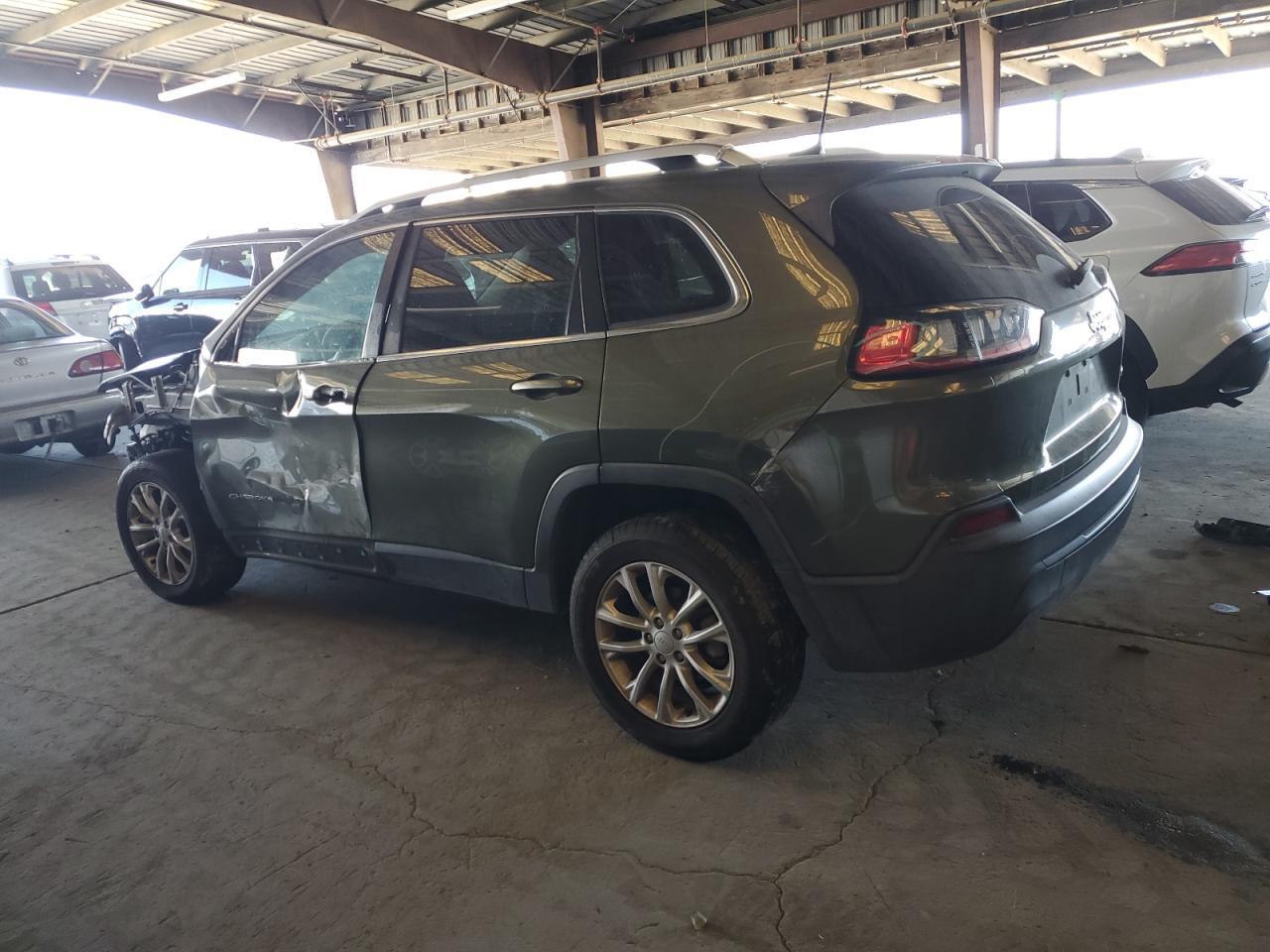 2019 Jeep Cherokee Latitude - Image 2